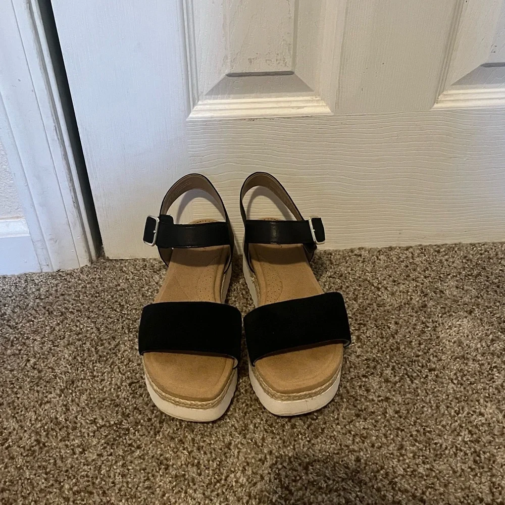Clarks Black and Tan Platform Sandals - Picture 5 of 6